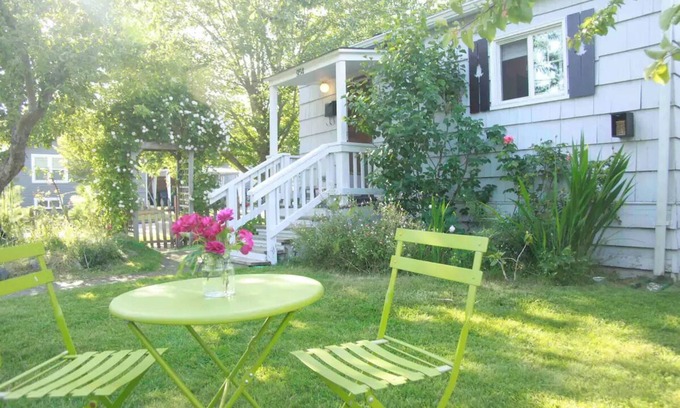 West Woodland Cottage | Captain's Cottage, historic cottage on corner lot.