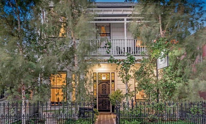 Williamstown House | Captains Retreat Apartments and Cottages