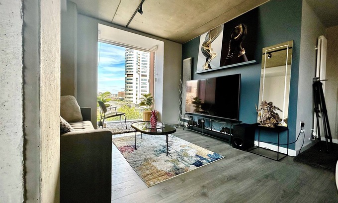 Leeds City Center Apartment | Captivating 2-Bed Skyview Apartment in Leeds