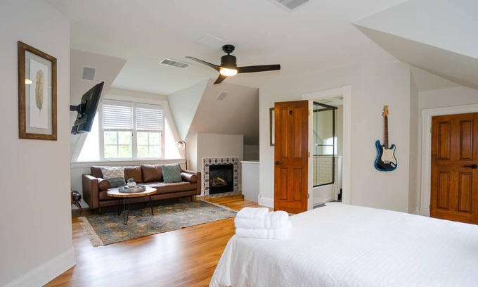Five Points Apartment | Captivating Cowgirl S