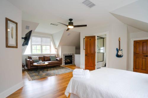 Five Points Apartment | Captivating Cowgirl