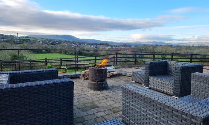 Magherafelt House | Captivating Spacious 4 bedroom