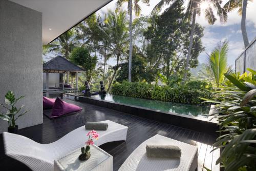 Melayang Bed & Breakfast | Capung Asri Eco Luxury Resort with Private Pool Villas