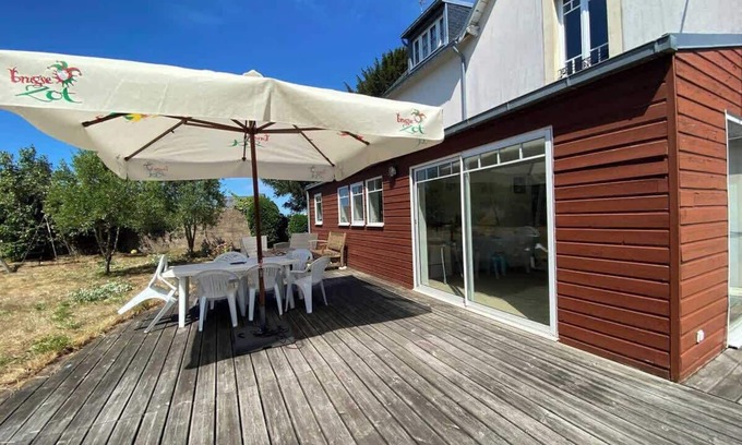 Carantec House | Carantec family home with garden for 6