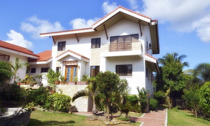 Alfonso House | CARASUCHI VILLA GARDEN - Near TAGAYTAY