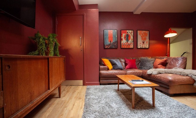 Butetown House | Cardiff Bay Work Week Retreat | Contractor Accommodation | 4-12 Professionals