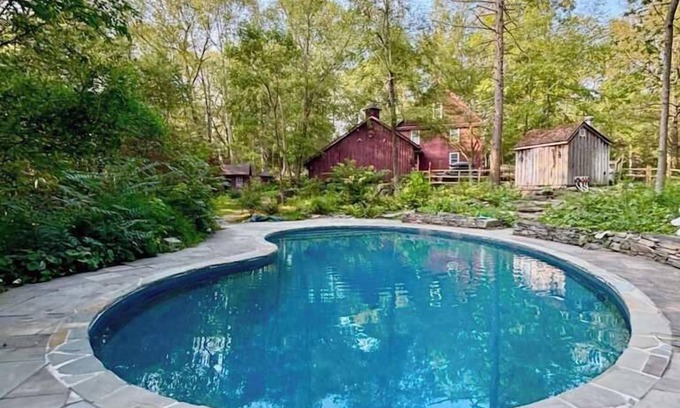 Rhinebeck House | Cardinal Crossing: Stylish & Spacious Hudson Valley Getaway with Heated Saltwate