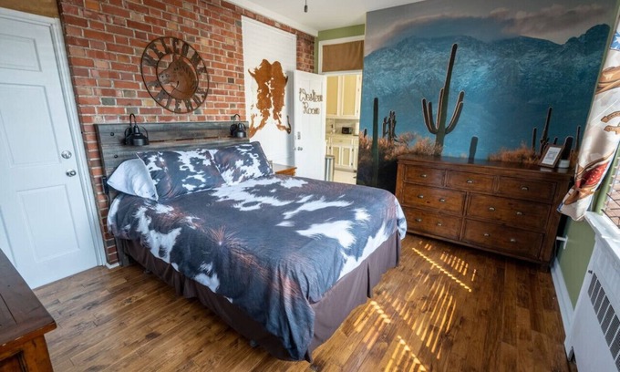 Cornwall Bed & Breakfast | Cardinal Inn ~ Western Room