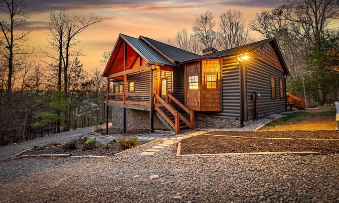 Mineral Bluff House | Cardinal Lodge - Outdoor Fireplace | Firepit | Hot tub