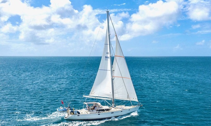 Great Mountain Boat Rental | Caribbean Cruising Lifestyle Luxury Yacht Charter