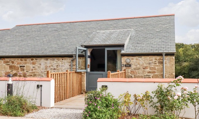 Newquay House | CARINES BARNS - POL, pet friendly, luxury holiday cottage in Cubert