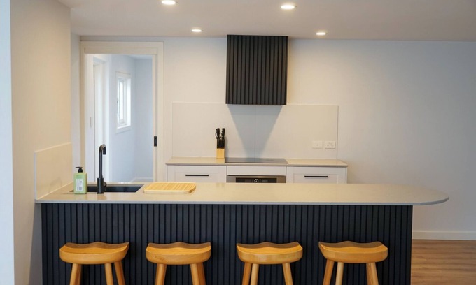 Newstead House | Carinya, Beautifully renovated Tasmanian cottage perfect with long-stay discount