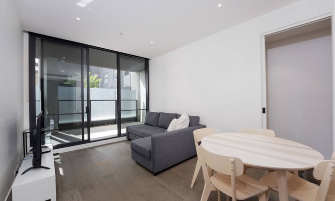 Carlton South Apartment | Carlton The Eminence 1bed Apt