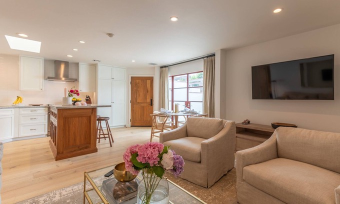 Golden Rectangle Apartment | Carmel-By-The-Sea~ Corner of Mission & 7th. ~ 2 Bedroom Luxury Apartment