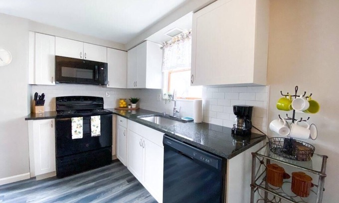 Carnegie Cottage | Carnegie Cottage - Close to City and Busway!