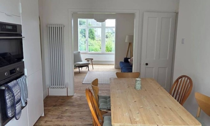 Falmouth House | Carnmarth - central but quiet newly modernised 3 bed - stylish, light and fresh.