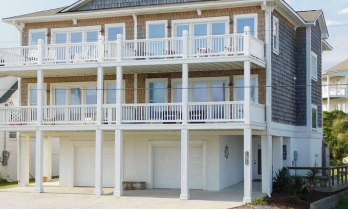 Atlantic Beach House | Carolina Can ~ 🏖️ 3 Story Family Home 🌊 1 row back with amazing ocean views 🌅