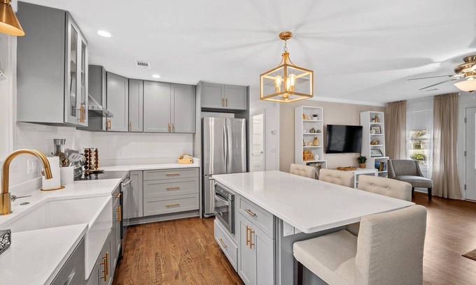 Mossy Oaks House | "Carolina Cottage". Sweet Caroline check out this space!