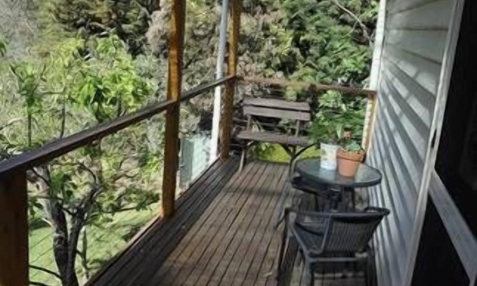 Ringwood North Cottage | Carr's Cottage on the Hill