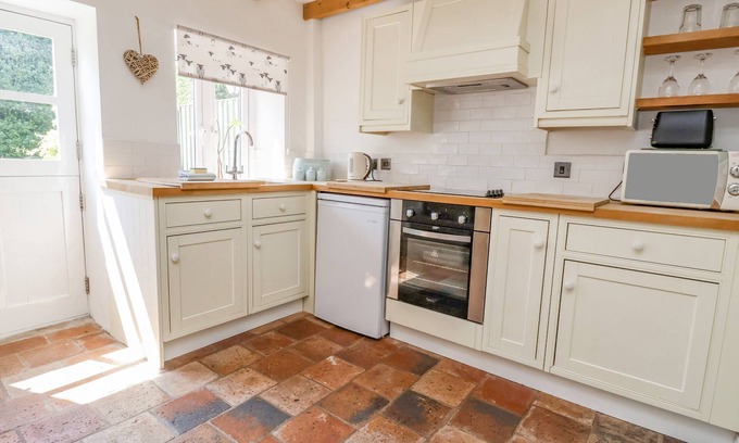 Cymau Cottage | CARREG COTTAGE, pet friendly, character holiday cottage in Mold