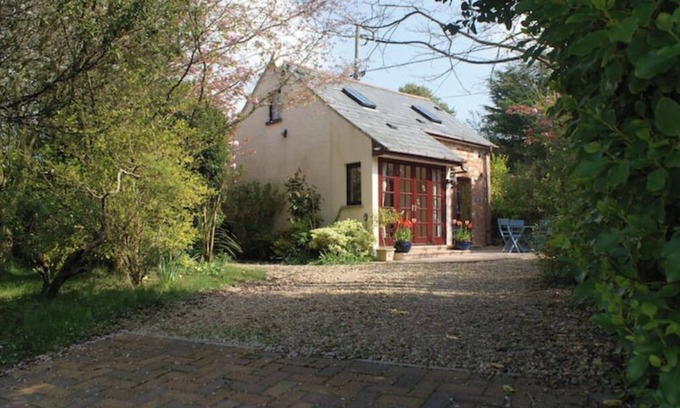 Brighstone Cottage | Carriers Stable - Country cottage, Great ferry discounts.