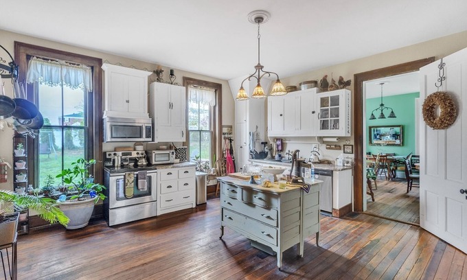 Glasgow Cottage | Carroll Cottage 1 Bedroom by Main Street Bed & Breakfast