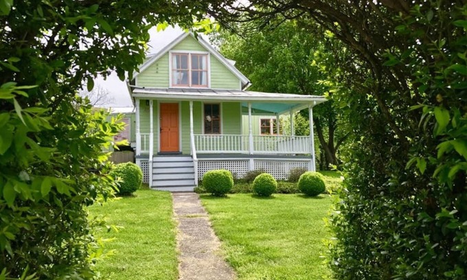 Harpers Ferry Cottage | Carrot Top Cottage surrounded by National Park