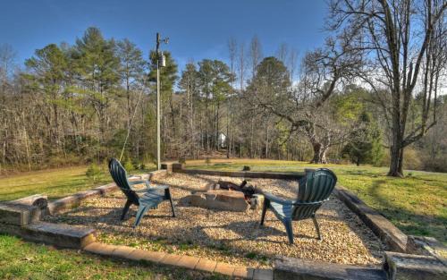 Blue Ridge Villa | Carters Cozy Cabin - Relax or Roam 13 Acres