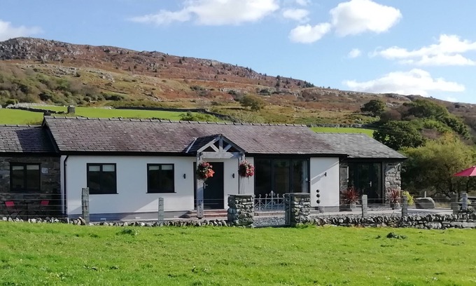 Snowdonia National Park Area Cottage | CARTREF, family friendly, character holiday cottage in Trawsfynydd