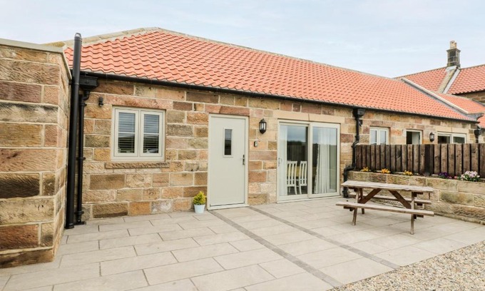 Ruswarp House | Cartwheel Cottage at Broadings Farm