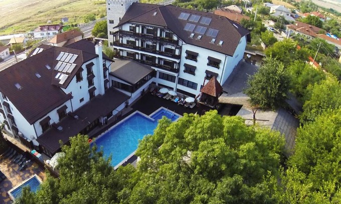 Almaj House | Carul din Stele