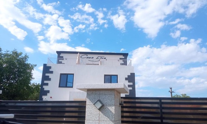 Tasnad House | Casa 5ive
