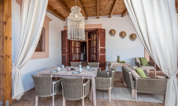 South Rhodes House | Casa Aestas