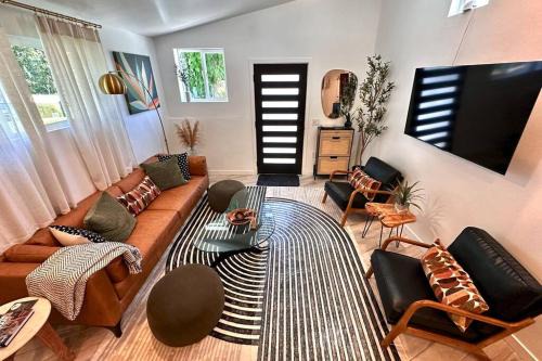 Vista Apartment | Casa Agave, 2 Bedroom, 1 Bath Guest House, with 3 Beds & Game Room