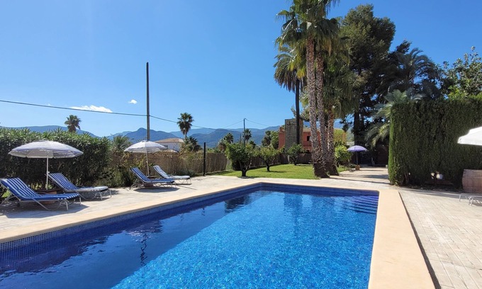 Orba House | Casa Alestelou is located in a small village just 20 min from the beach