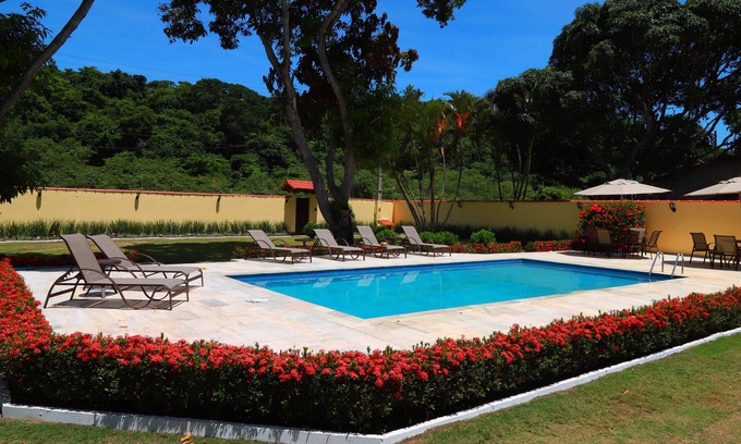 Nova Esperanca House | Casa Amarela Colonial - Beach house with pool