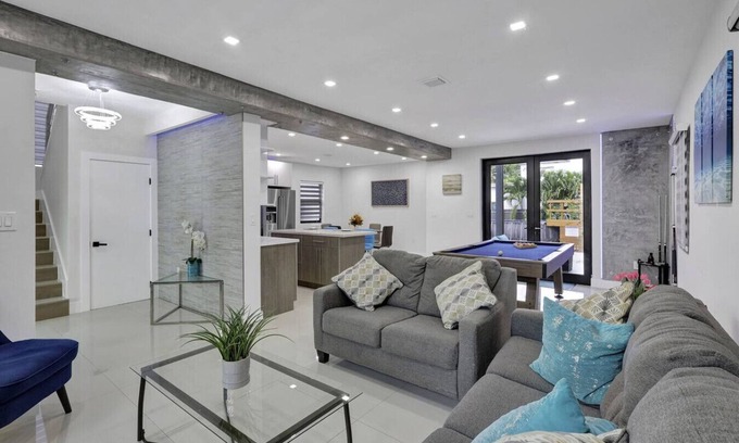 Coral Way House | Casa Azul Lux 4bed/2.5bath Pool Home by Brickell