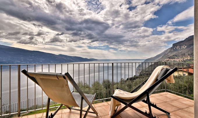 Oldesio Apartment | Casa Azzurro Lago by Theater Home - with marvellous lake view