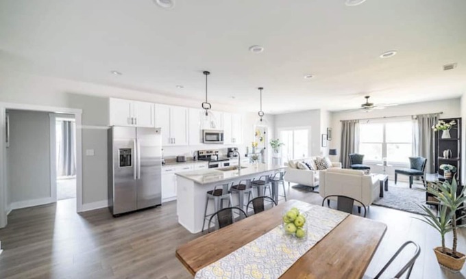 Forest Apartment | Casa Bela Modern Condo in Upscale Location