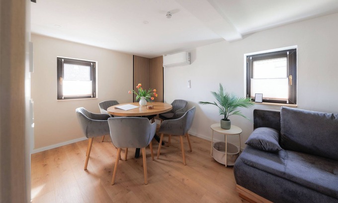 Pirna Apartment | CASA BENJI 2 - spacious apartment - country house style - families - garden - parking lot