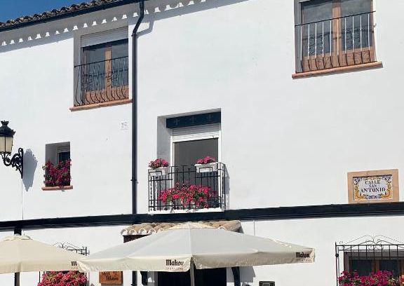 Castell de Castells Bed & Breakfast | Casa Blanca