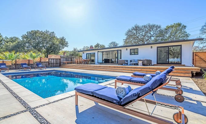 Boyes Hot Springs House | Casa Blanca - new remodel, perfect Wine Country location!