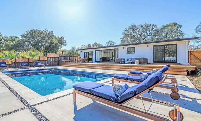 Boyes Hot Springs House | Casa Blanca - Remodeled! Quiet, view and pool!