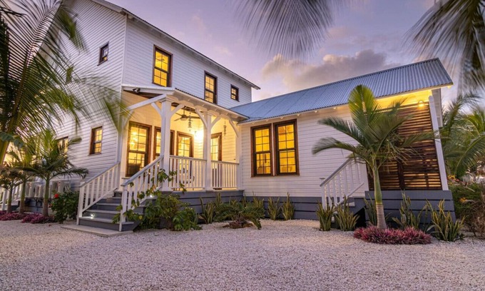 Burrell Boom House | Casa Blanca & The PoolClub @ Mahogany Bay