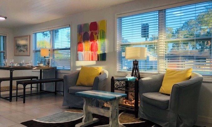 Safety Harbor House | Casa Blue - Beautiful Renovated Cottage Close to Downtown!