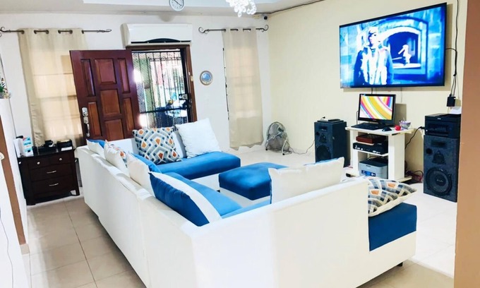 Sector 2 House | CASA CHANNEL - LCE