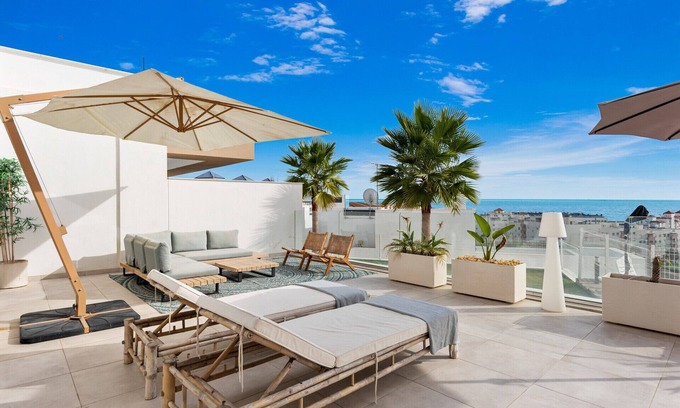 Estepona Apartment | Casa Checa - 3bd apt in Estepona with sweet views!