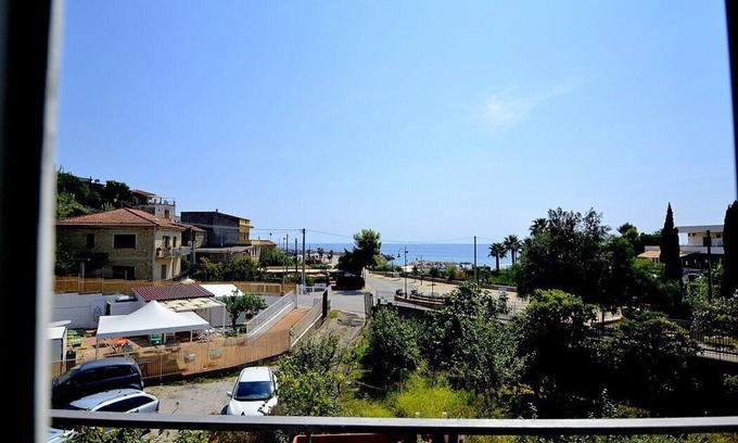 Montecorice House | Casa Cianda A: A welcoming apartment situated at a short distance from the beach.