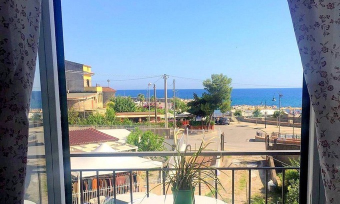 Montecorice House | Casa Cianda B: A welcoming apartment situated at a short distance from the beach.
