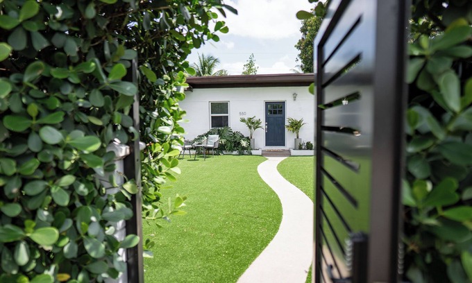 Miami Shores House | Casa Clusia! A Charming 2-bedroom home perfect for your Miami trip!
